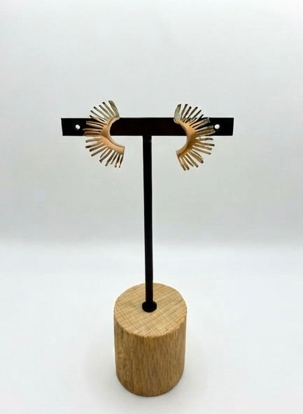Pendientes Dorados de Sol en Relieve | Pendientes de Acero Inoxidable