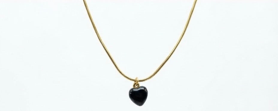 Collar Dorado de Cadena Serpiente con Colgante de Corazón Negro | Collar de Acero Inoxidable