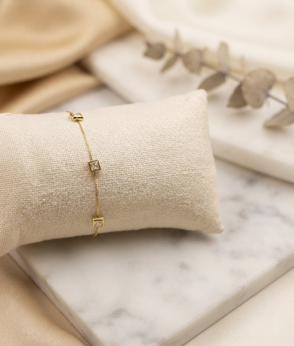 Pulsera Dorada Fina con Circonitas Cuadradas | Pulsera de Acero Inoxidable